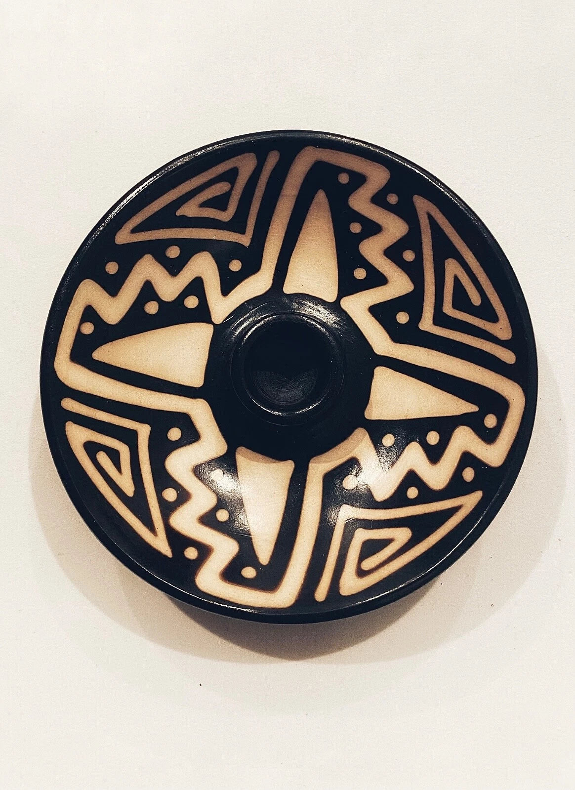 Handgefertigter Palo Santo- und Räucherstäbchenhalter - Motiv ERDE