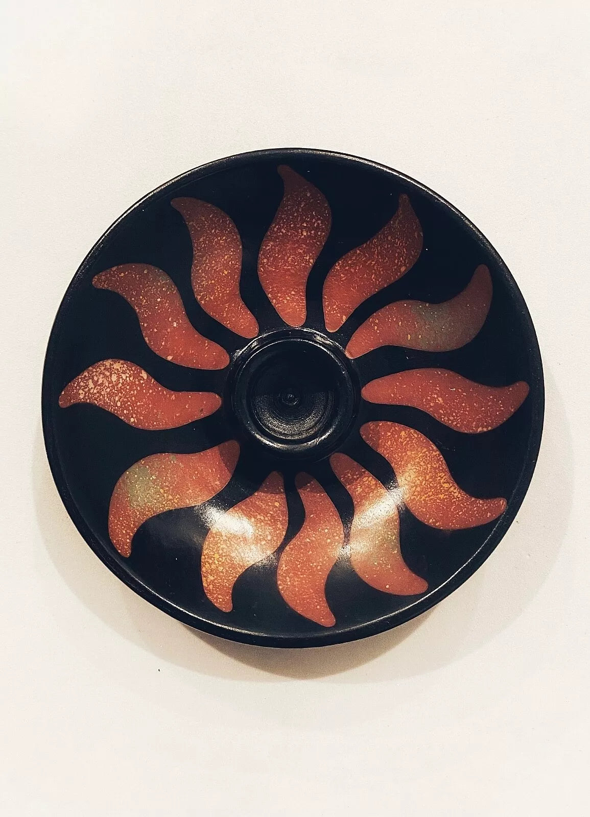 Handgefertigter Palo Santo- und Räucherstäbchenhalter - Motiv FEUER