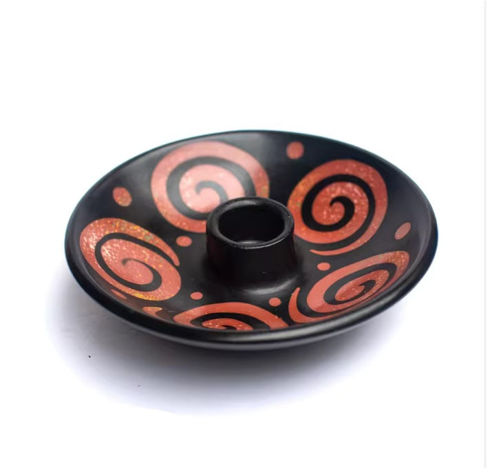 Handgefertigter Palo-Santo- und Räucherstäbchenhalter aus Chulucanas, Motiv LUFT, inspiriert von der Chimú- und Tallán-Kultur.