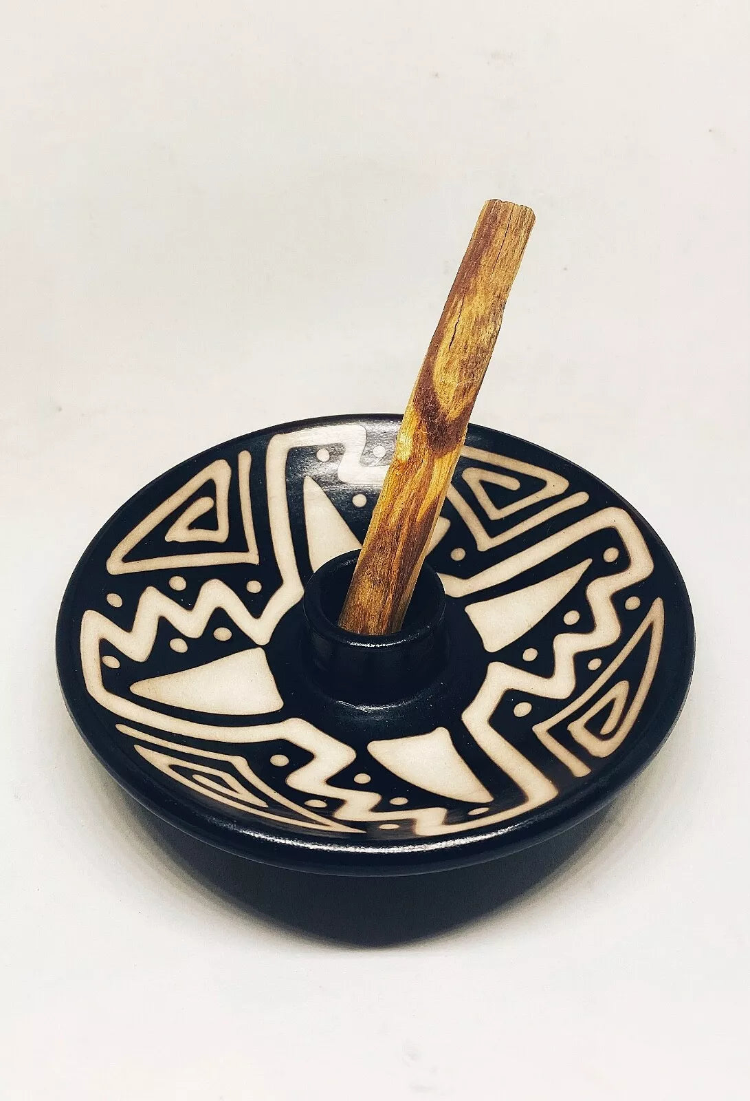 Handgefertigter Palo Santo- und Räucherstäbchenhalter  - Motiv ERDE